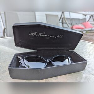 La Femme En Noir's The Vamp Sunglasses